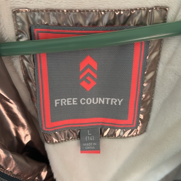Girls free country Large (14) puffer coat - Picture 2 of 4